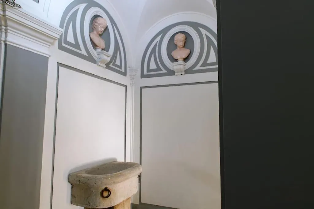 Gran Maison Toledo Nápoles 0*,  Itália